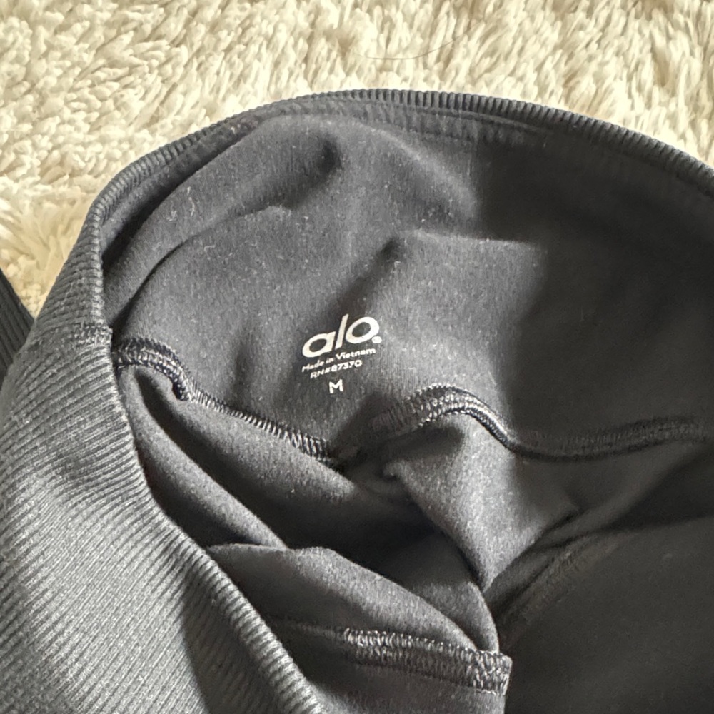 ALO highwaist alosoft Yoga Black Leggings - Picture 4 of 5